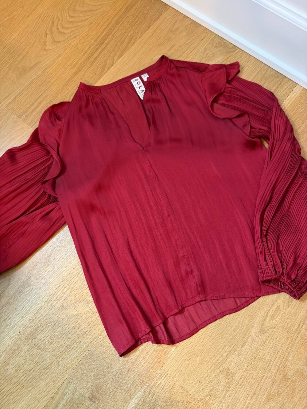 Dolan (Left Coast Collection), deep red, ls silky top, sz S